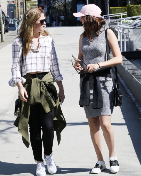 April 02, 2016: Bailee Madison & McKayley Miller Out In Vancouver
