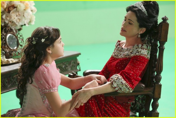 Once Upon a Time: 2x15 'The Queen Is Dead' Behind the Scenes
